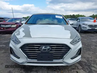 2018 Hyundai Sonata Limited with VIN 5NPE34AF9JH624049, listed as a IAAI auction lot 41977082 with 43,040 mi miles. Bid and sale history available at carsss.com. Image 12.