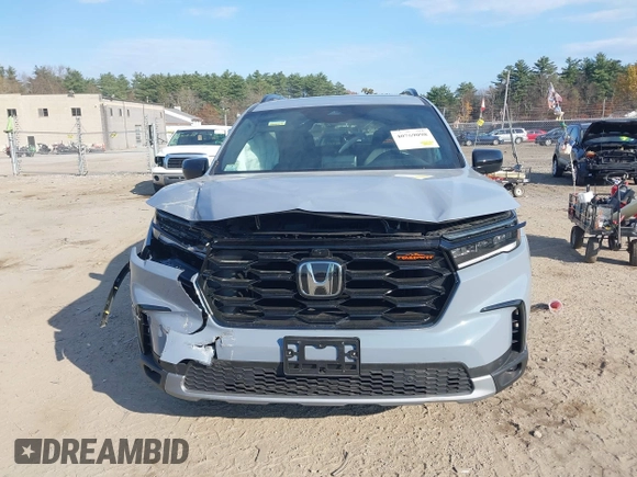 2024 Honda Pilot TrailSport with VIN 5FNYG1H62RB018754, listed as a IAAI auction lot 40769098 with 12,064 mi miles. Bid and sale history available at carsss.com. Image 12.