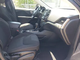 2016 Jeep Cherokee Latitude with VIN 1C4PJLCS8GW260180, listed as a IAAI auction lot 42649326 with 207,732 mi miles and . Bid and sale history available at DreamBid. Image 5.