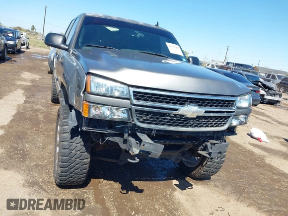 2006 Chevrolet Silverado 1500 LT1 with VIN 2GCEK13TX61184260, listed as a IAAI auction lot 41651907 with 192,143 mi miles. Bid and sale history available at carsss.com. Image 6.