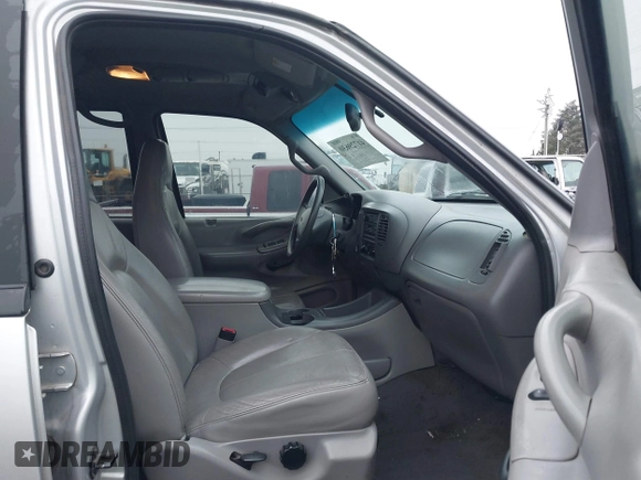 2000 Ford Expedition XLT with VIN 1FMPU16L7YLA54864, listed as a IAAI auction lot 41729630 with 187,444 mi miles and . Bid and sale history available at DreamBid. Image 5.