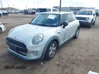 2017 MINI Hardtop Cooper z VIN WMWXP5C35H3C64595, wystawiony jako IAAI lot #42078919 z przebiegiem 93 141 mil mil oraz . Historia ofert i sprzedaży dostępna na DreamBid. Obrazek 17.