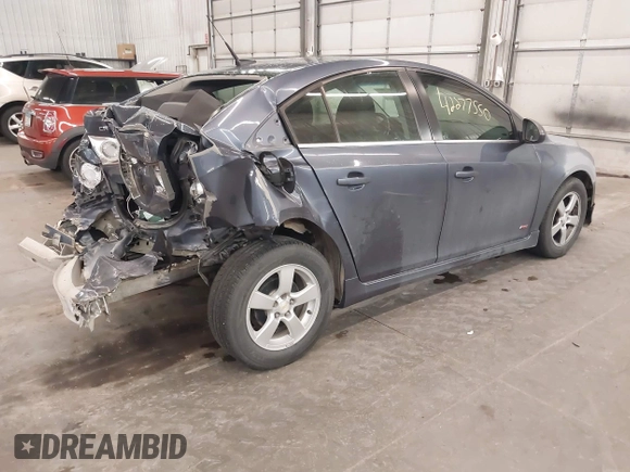 2014 Chevrolet Cruze 1LT z VIN 1G1PC5SB9E7449623, wystawiony jako IAAI lot #42277550 z przebiegiem 175 964 mil mil oraz . Historia ofert i sprzedaży dostępna na DreamBid. Obrazek 4.