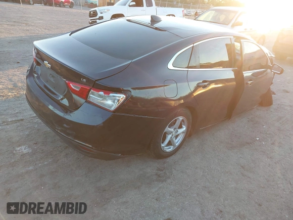 2016 Chevrolet Malibu LS z VIN 1G1ZB5STXGF349236, wystawiony jako IAAI lot #40813397 z przebiegiem 83 477 mil mil oraz . Historia ofert i sprzedaży dostępna na DreamBid. Obrazek 4.
