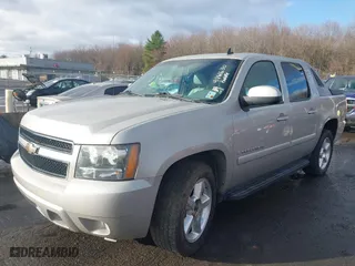 2008 Chevrolet Avalanche LTZ with VIN 3GNEC12088G212269, listed as a IAAI auction lot 41861630 with 193,111 mi miles. Bid and sale history available at carsss.com. Image 2.