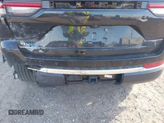 2024 Jeep Grand Cherokee с VIN 1C4RJYB61RC713750, выставлен на аукционе IAAI как лот 42149409 с пробегом 9 931 миль миль и . История ставок и продаж доступна на DreamBid. Изображение 20.
