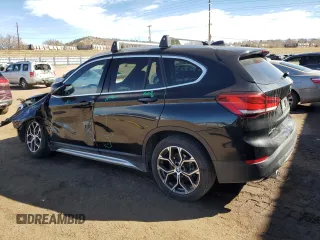 2020 BMW X1 xDrive28i z VIN WBXJG9C04L5P16314, wystawiony jako Copart lot #46709905 z przebiegiem 45 064 mil mil oraz Szkoda całkowita • Salvage title. Historia ofert i sprzedaży dostępna na DreamBid. Obrazek 2.