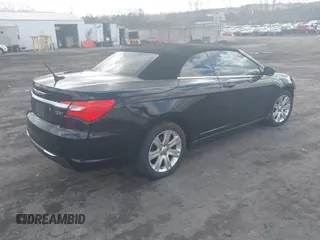 2011 Chrysler 200 Touring z VIN 1C3BC2EG7BN600980, wystawiony jako IAAI lot #41742490 z przebiegiem 149 723 mil mil oraz . Historia ofert i sprzedaży dostępna na DreamBid. Obrazek 4.