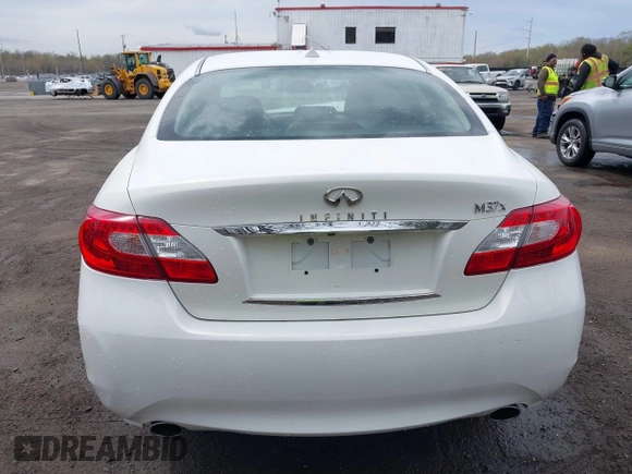 2011 Infiniti M37 with VIN JN1BY1AR9BM373072, listed as a IAAI auction lot 41918340 with 90,820 mi miles. Bid and sale history available at carsss.com. Image 17.