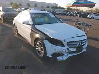 2017 Mercedes-Benz C 300 z VIN 55SWF4JB7HU200532, wystawiony jako IAAI lot #42207648 z przebiegiem 132 247 mil mil oraz . Historia ofert i sprzedaży dostępna na DreamBid. Obrazek 1.