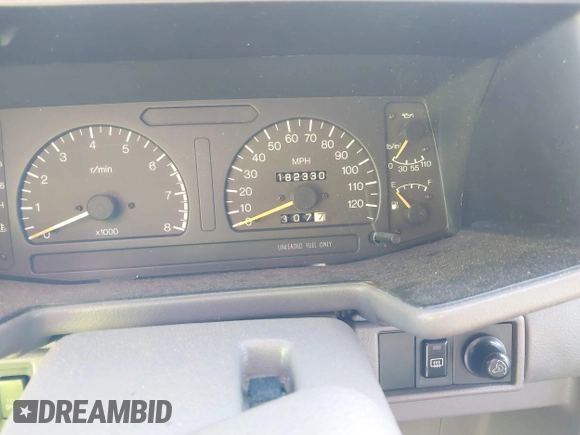 1994 Isuzu Rodeo LS z VIN 4S2CG58V5R4332970, wystawiony jako IAAI lot #41680075 z przebiegiem 182 330 mil mil oraz . Historia ofert i sprzedaży dostępna na DreamBid. Obrazek 7.