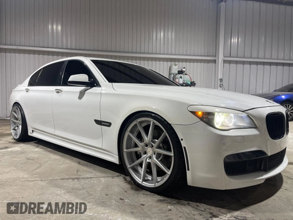 2010 BMW 7 Series 750Li z VIN WBAKB8C58ACY64395, wystawiony jako Copart lot #46757005 z przebiegiem 137 375 mil mil oraz Szkoda całkowita • Salvage title. Historia ofert i sprzedaży dostępna na DreamBid. Obrazek 1.