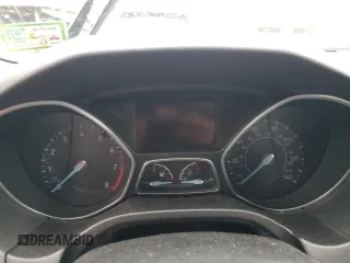 2016 Ford Focus SE z VIN 1FADP3F2XGL223796, wystawiony jako Copart lot #52567505 z przebiegiem Nie podano mil oraz Szkoda całkowita • Salvage title. Historia ofert i sprzedaży dostępna na DreamBid. Obrazek 9.