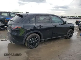 2024 Honda HR-V Sport z VIN 3CZRZ1H53RM727351, wystawiony jako Copart lot #54779855 z przebiegiem 18 855 mil mil oraz Szkoda całkowita • Salvage title. Historia ofert i sprzedaży dostępna na DreamBid. Obrazek 3.