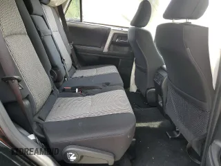 2024 Toyota 4Runner SR5 z VIN JTEMU5JR4R6284870, wystawiony jako Copart lot #56626445 z przebiegiem 20 658 mil mil oraz Szkoda całkowita • Salvage title. Historia ofert i sprzedaży dostępna na DreamBid. Obrazek 11.