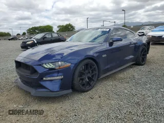 2019 Ford Mustang GT z VIN 1FA6P8CFXK5189739, wystawiony jako Copart lot #55948765 z przebiegiem 85 267 mil mil oraz Szkody całkowita. Historia ofert i sprzedaży dostępna na DreamBid. Obrazek 1.