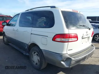 2001 Toyota Sienna LE with VIN 4T3ZF13CX1U327083, listed as a IAAI auction lot 41588036 with 220,064 mi miles. Bid and sale history available at carsss.com. Image 3.