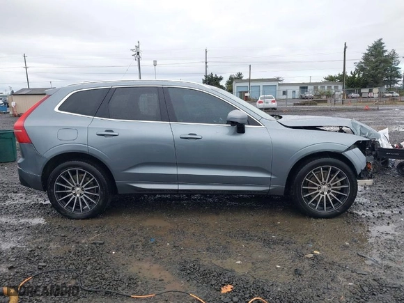 2018 Volvo XC60 Momentum with VIN YV4A22RK3J1093832, listed as a IAAI auction lot 40917553 with 115,056 mi miles. Bid and sale history available at carsss.com. Image 14.