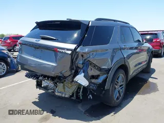 2025 Ford Explorer ST-Line z VIN 1FMUK7KH6SGA94253, wystawiony jako IAAI lot #42477118 z przebiegiem 4 828 mil mil oraz . Historia ofert i sprzedaży dostępna na DreamBid. Obrazek 6.