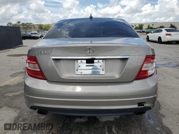 2008 Mercedes-Benz C 300 Sport z VIN WDDGF54X68F076421, wystawiony jako Copart lot #62546235 z przebiegiem 151 076 mil mil oraz Szkoda całkowita • Salvage title. Historia ofert i sprzedaży dostępna na DreamBid. Obrazek 6.