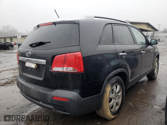 2013 Kia Sorento LX with VIN 5XYKTDA20DG368086, listed as a Copart auction lot 36866124 with 182,583 mi miles and Salvage Title. Bid and sale history available at carsss.com. Image 3.