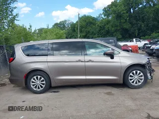 2017 Chrysler Pacifica Touring z VIN 2C4RC1DG2HR833473, wystawiony jako IAAI lot #42597208 z przebiegiem 78 239 mil mil oraz . Historia ofert i sprzedaży dostępna na DreamBid. Obrazek 14.