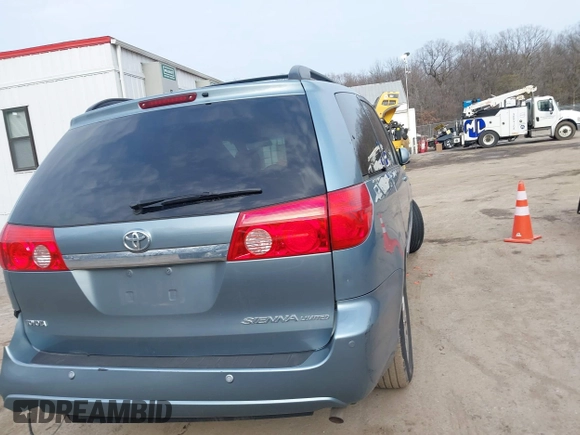 2008 Toyota Sienna XLE with VIN 5TDZK22C18S102498, listed as a IAAI auction lot 41623508 with 214,485 mi miles. Bid and sale history available at carsss.com. Image 16.