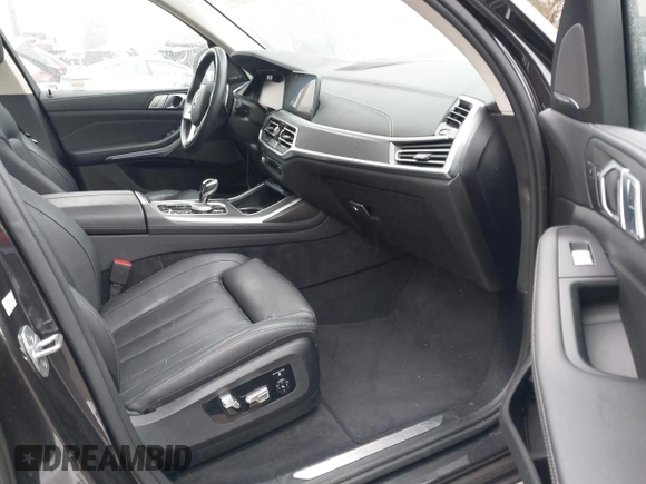 2021 BMW X7 xDrive40i z VIN 5UXCW2C02M9D83199, wystawiony jako IAAI lot #41556053 z przebiegiem 38 926 mil mil oraz . Historia ofert i sprzedaży dostępna na DreamBid. Obrazek 5.
