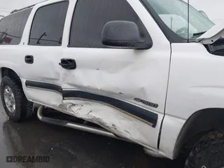 2000 Chevrolet Suburban LS with VIN 3GNEC16T3YG209560, listed as a IAAI auction lot 41551486 with 264,290 mi miles. Bid and sale history available at carsss.com. Image 6.