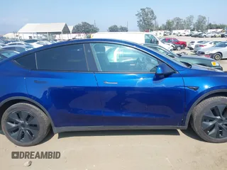 2024 Tesla Model Y с VIN 7SAYGDED2RF119770, выставлен на аукционе IAAI как лот 42462600 с пробегом 6 712 миль миль и . История ставок и продаж доступна на DreamBid. Изображение 13.