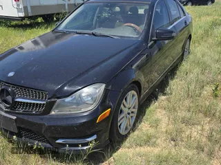 2012 Mercedes-Benz C 300 Sport z VIN WDDGF8BB3CR193809, wystawiony jako Copart lot #62795425 z przebiegiem 175 000 mil mil oraz Szkoda całkowita • Salvage title. Historia ofert i sprzedaży dostępna na DreamBid. Obrazek 2.