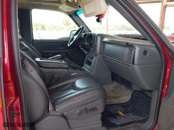 2003 Chevrolet Avalanche with VIN 3GNEK13T33G108258, listed as a IAAI auction lot 42110289 with 135,802 mi miles. Bid and sale history available at carsss.com. Image 5.