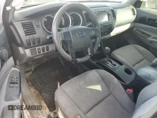 2013 Toyota Tacoma PreRunner with VIN 5TFTU4GN6DX041921, listed as a Copart auction lot 44636685 with 209,818 mi miles and Clean Title. Bid and sale history available at carsss.com. Image 8.