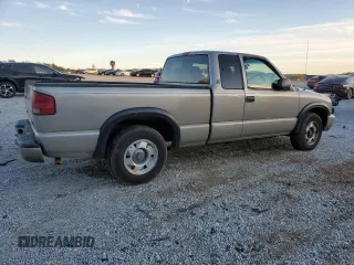 2001 GMC Sonoma SLS w/1SG Pkg with VIN 1GTCS19W518202453, listed as a Copart auction lot 88853845 with 196,589 mi miles and Salvage Title. Bid and sale history available at carsss.com. Image 3.