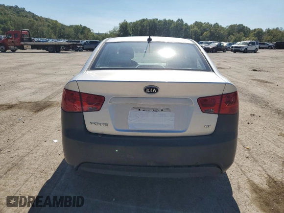 2010 Kia Forte EX z VIN KNAFU4A20A5142825, wystawiony jako Copart lot #74530694 z przebiegiem 125 961 mil mil oraz Szkoda całkowita • Salvage title. Historia ofert i sprzedaży dostępna na DreamBid. Obrazek 6.
