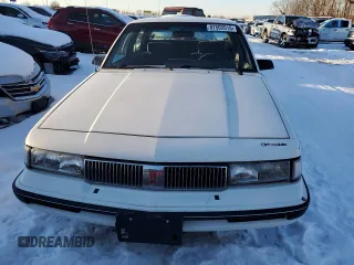 1991 Oldsmobile Cutlass z VIN 1G3AJ54N9M6353764, wystawiony jako Copart lot #87502015 z przebiegiem 170 646 mil mil oraz Szkody całkowita. Historia ofert i sprzedaży dostępna na DreamBid. Obrazek 5.