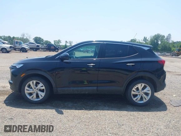 2024 Buick Encore GX Preferred z VIN KL4AMBSL3RB123105, wystawiony jako IAAI lot #42456840 z przebiegiem 28 090 mil mil oraz . Historia ofert i sprzedaży dostępna na DreamBid. Obrazek 14.