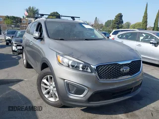 2017 Kia Sorento LX with VIN 5XYPG4A38HG206473, listed as a IAAI auction lot 41135610 with 114,810 mi miles. Bid and sale history available at carsss.com. Image 1.