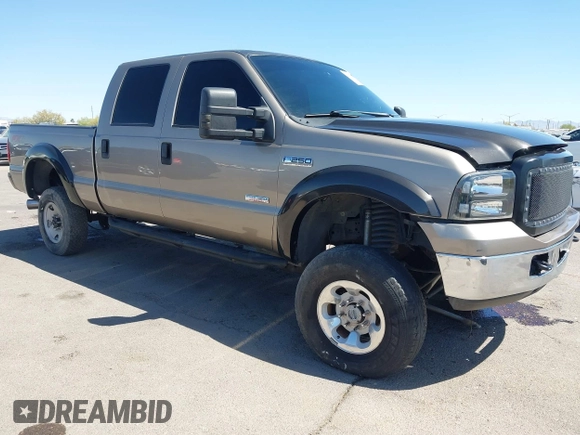 2006 Ford F-250 XL z VIN 1FTSW21P06EA12272, wystawiony jako IAAI lot #42101086 z przebiegiem 247 602 mil mil oraz . Historia ofert i sprzedaży dostępna na DreamBid. Obrazek 1.