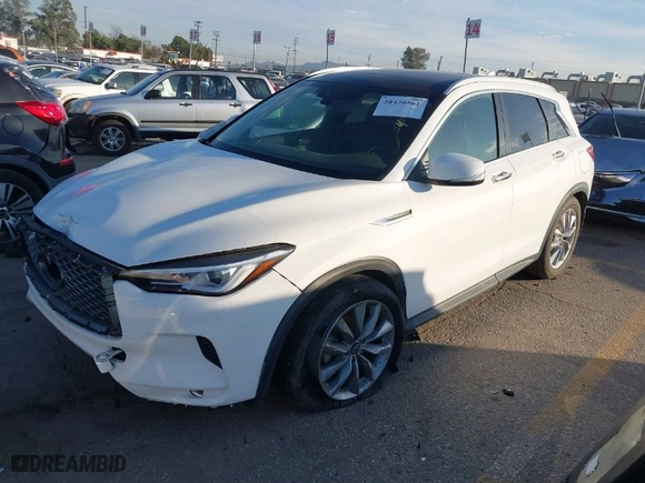 2021 Infiniti QX50 LUXE with VIN 3PCAJ5BA8MF102626, listed as a IAAI auction lot 38420561 with 30,436 mi miles. Bid and sale history available at carsss.com. Image 2.