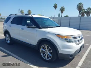 2013 Ford Explorer XLT with VIN 1FM5K8D83DGA54819, listed as a IAAI auction lot 42111164 with 177,390 mi miles. Bid and sale history available at carsss.com. Image 1.