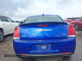 2018 Chrysler 300 S z VIN 2C3CCABG9JH269507, wystawiony jako IAAI lot #42156753 z przebiegiem 142 247 mil mil oraz . Historia ofert i sprzedaży dostępna na DreamBid. Obrazek 16.