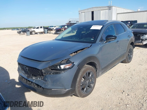 2025 Mazda CX-30 S Carbon Edition z VIN 3MVDMBCMXSM790941, wystawiony jako IAAI lot #42514372 z przebiegiem 17 235 mil mil oraz . Historia ofert i sprzedaży dostępna na DreamBid. Obrazek 12.
