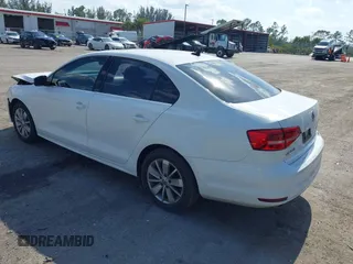 2015 Volkswagen Jetta SE z VIN 3VWD17AJXFM327152, wystawiony jako IAAI lot #42055458 z przebiegiem 69 412 mil mil oraz . Historia ofert i sprzedaży dostępna na DreamBid. Obrazek 3.