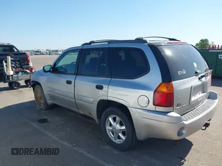 2004 GMC Envoy SLT z VIN 1GKDT13S642449872, wystawiony jako IAAI lot #42236157 z przebiegiem 205 194 mil mil oraz . Historia ofert i sprzedaży dostępna na DreamBid. Obrazek 3.