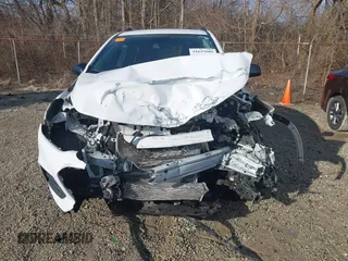 2019 Chevrolet Trax LT z VIN 3GNCJLSB6KL265660, wystawiony jako IAAI lot #41633609 z przebiegiem Nie podano mil oraz . Historia ofert i sprzedaży dostępna na DreamBid. Obrazek 12.