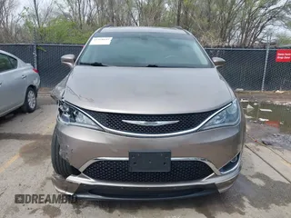 2017 Chrysler Pacifica Touring L with VIN 2C4RC1BG9HR831786, listed as a IAAI auction lot 41928645 with 37,811 mi miles and . Bid and sale history available at DreamBid. Image 12.
