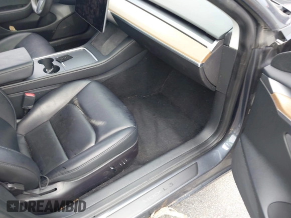 2023 Tesla Model 3 z VIN 5YJ3E1EA1PF449575, wystawiony jako IAAI lot #42457119 z przebiegiem 51 084 mil mil oraz . Historia ofert i sprzedaży dostępna na DreamBid. Obrazek 5.