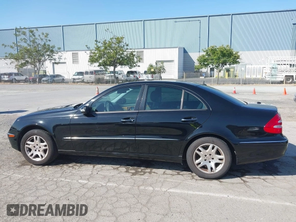 2006 Mercedes-Benz E 350 z VIN WDBUF56JX6A804739, wystawiony jako IAAI lot #42334250 z przebiegiem 145 310 mil mil oraz . Historia ofert i sprzedaży dostępna na DreamBid. Obrazek 14.