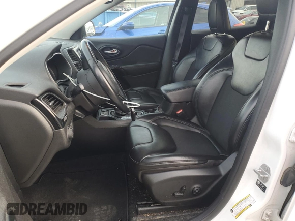 2021 Jeep Cherokee Latitude Plus z VIN 1C4PJLLB5MD112852, wystawiony jako Copart lot #51760005 z przebiegiem 80 804 mil mil oraz Szkoda całkowita • Salvage title. Historia ofert i sprzedaży dostępna na DreamBid. Obrazek 7.